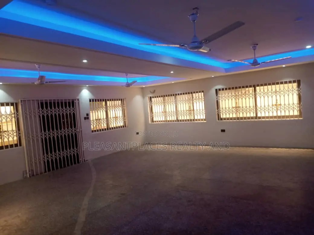 7bdrm Duplex in Pleasantplaces, Achimota for rent