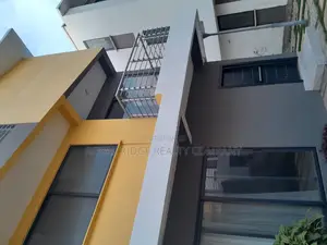 3bdrm Townhouse / Terrace in Tseaddo, Accra Metropolitan for rent