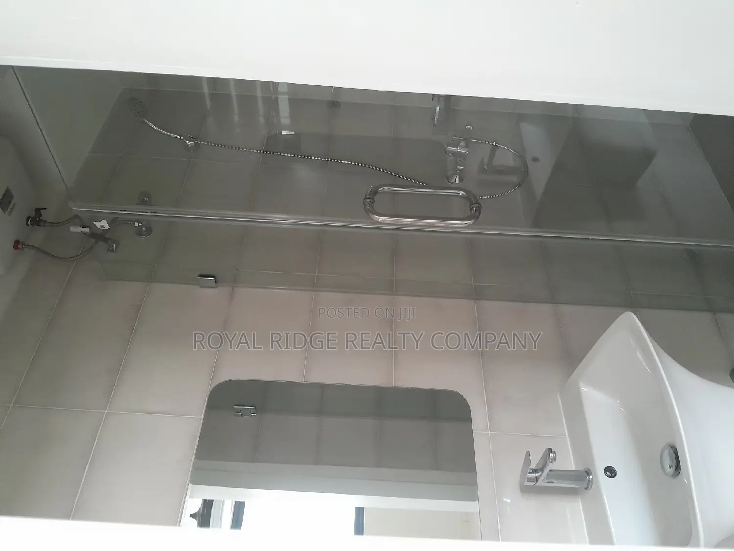 3bdrm Townhouse / Terrace in Tseaddo, Accra Metropolitan for rent