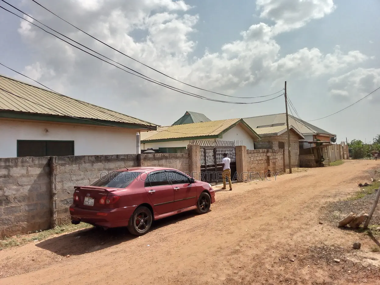 9bdrm House in Gbetsile, Tema Metropolitan for sale