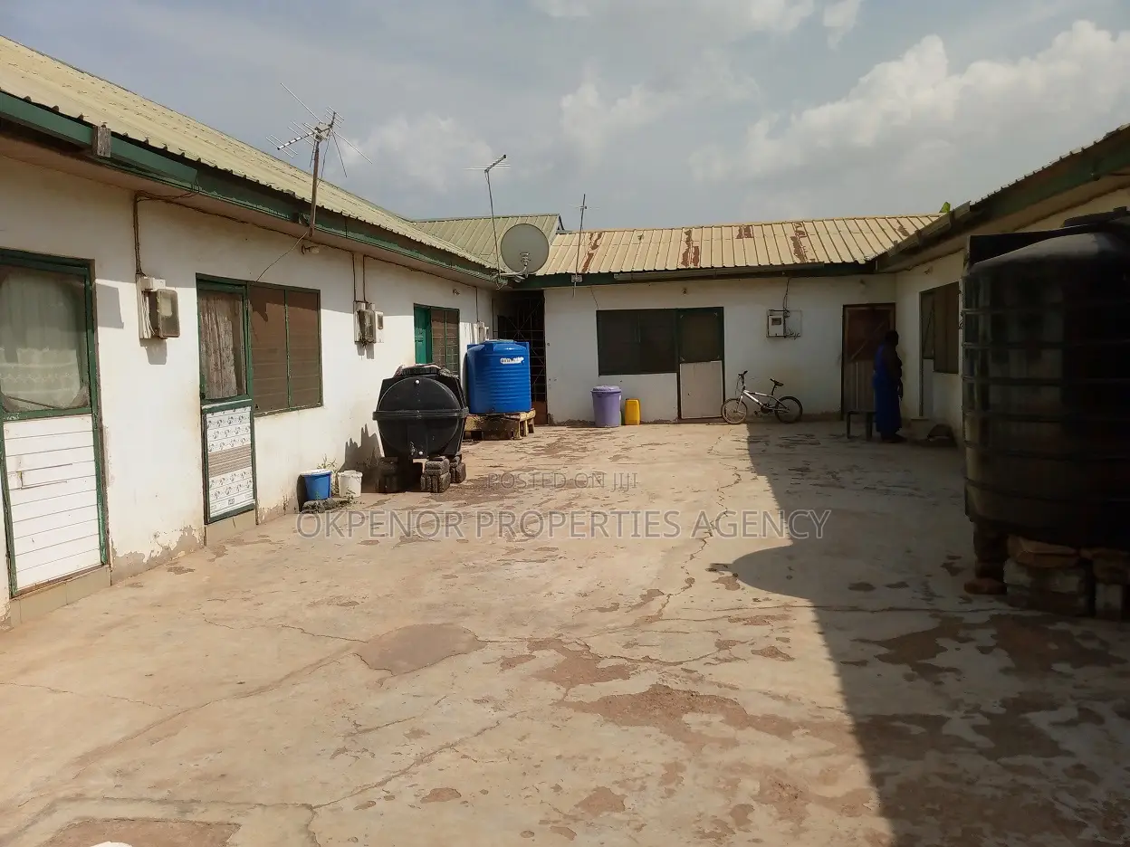 9bdrm House in Gbetsile, Tema Metropolitan for sale