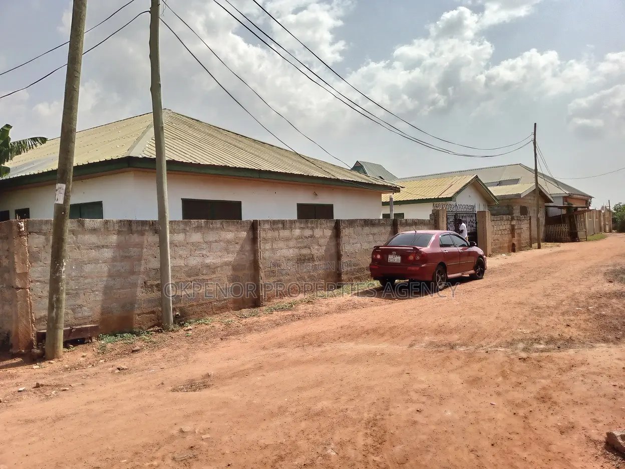 9bdrm House in Gbetsile, Tema Metropolitan for sale