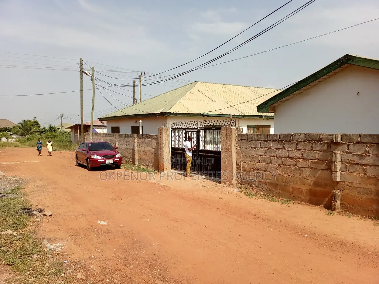 9bdrm House in Gbetsile, Tema Metropolitan for sale