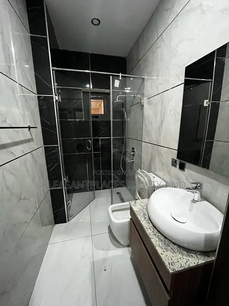 5bdrm Mansion in Pleasantplaces, East Legon for sale