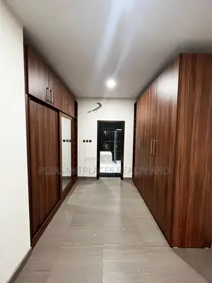 5bdrm Mansion in Pleasantplaces, East Legon for sale