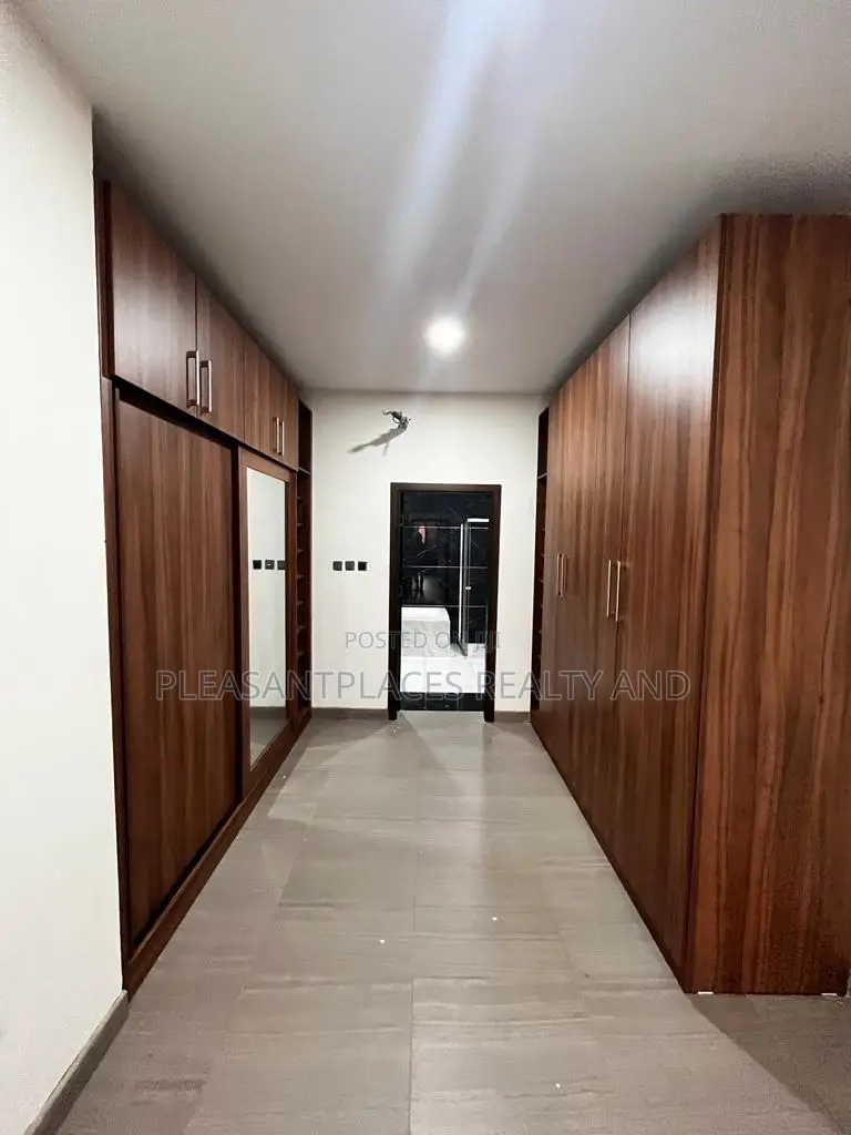 5bdrm Mansion in Pleasantplaces, East Legon for sale