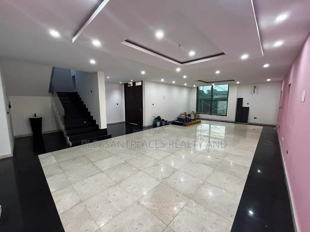 5bdrm Mansion in Pleasantplaces, East Legon for sale