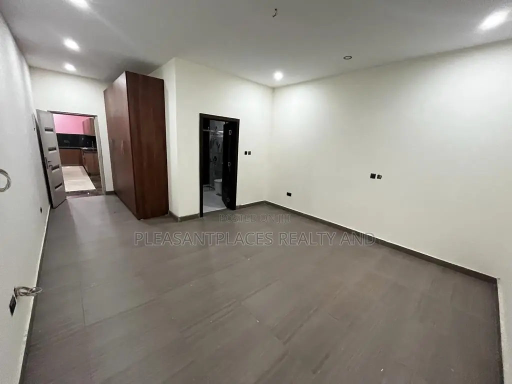 5bdrm Mansion in Pleasantplaces, East Legon for sale