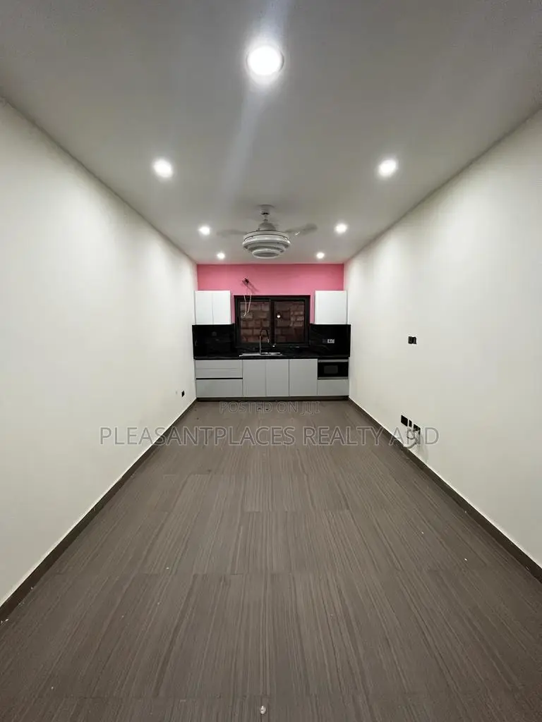 5bdrm Mansion in Pleasantplaces, East Legon for sale