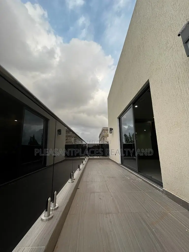 5bdrm Mansion in Pleasantplaces, East Legon for sale