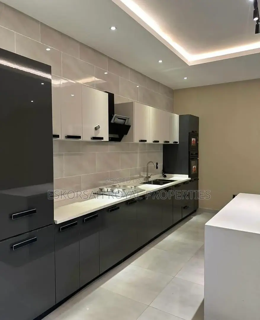 4bdrm House in Lakeside, Ashaley Botwe for sale