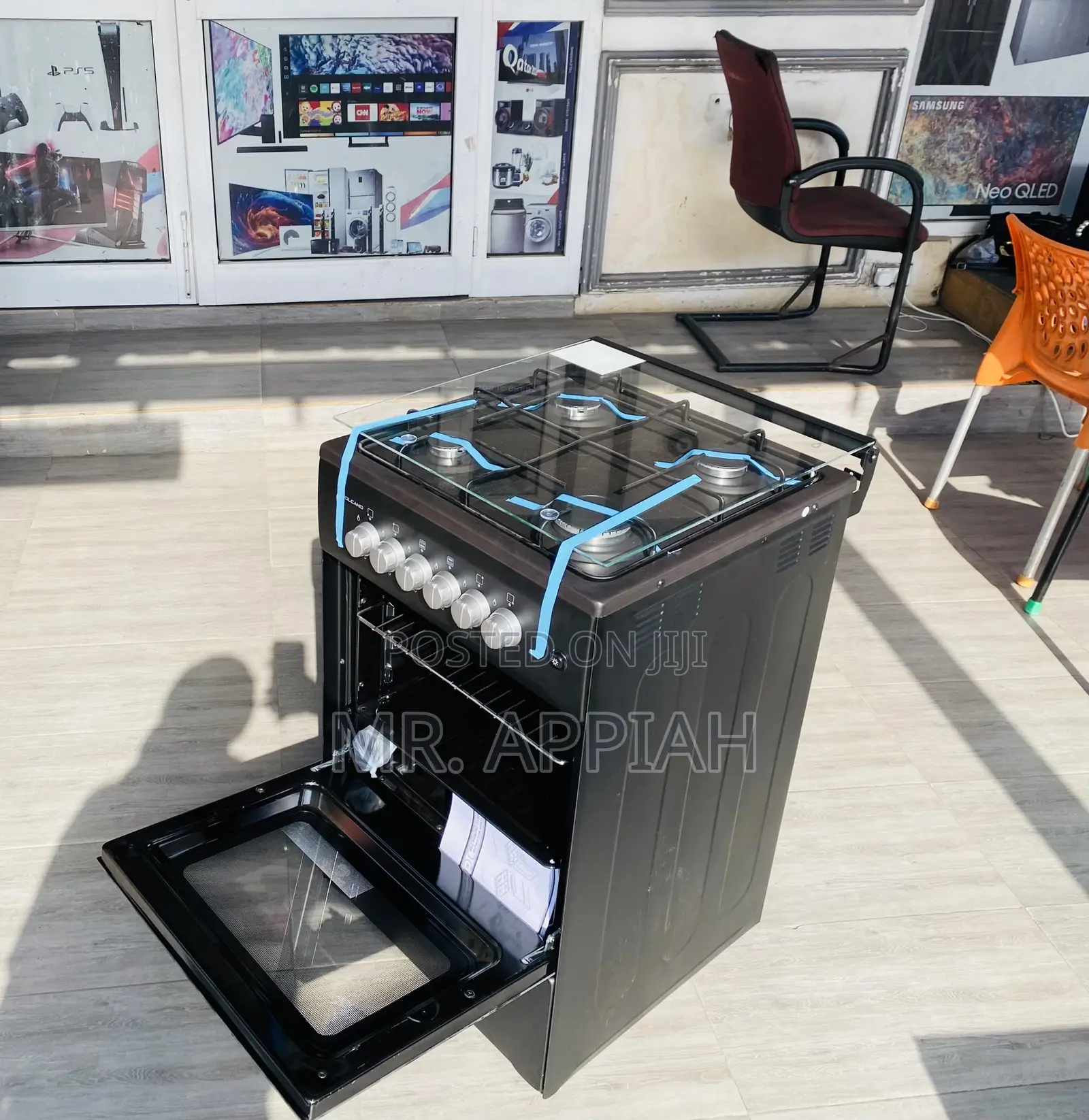 Latest and Affordable Volcano(Black)4 Gas Burner +Glass Lid