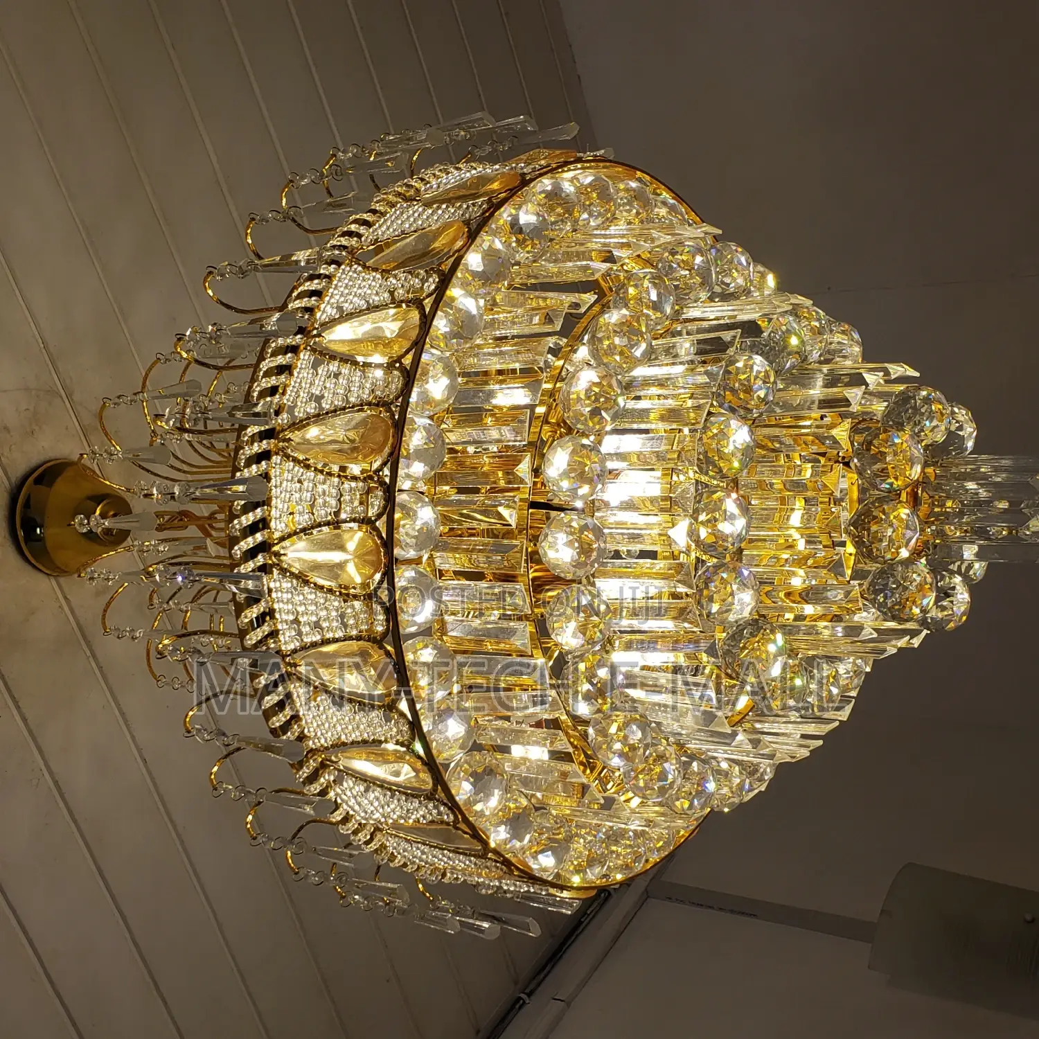 Luxurious Crystal Chandelier.