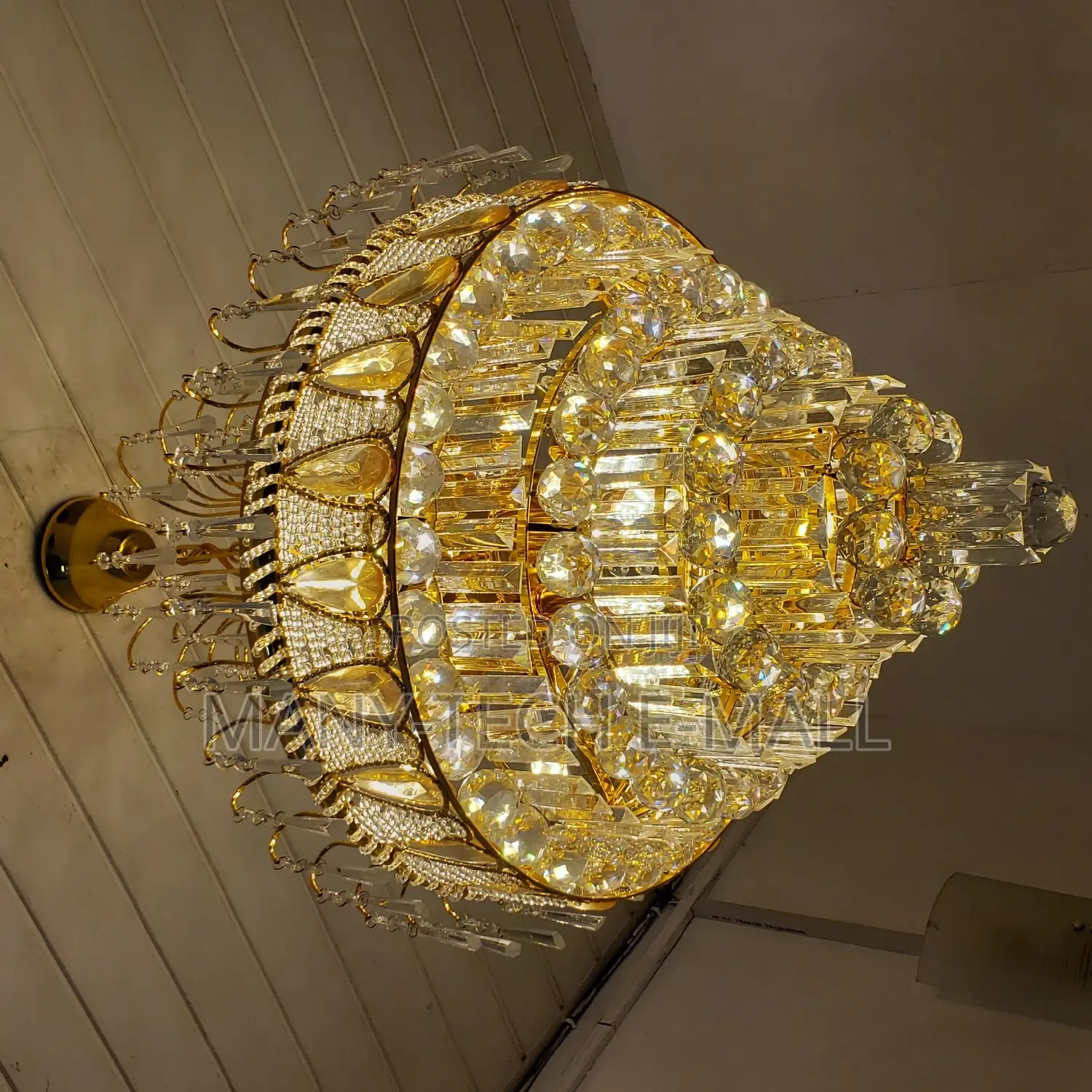 Luxurious Crystal Chandelier.