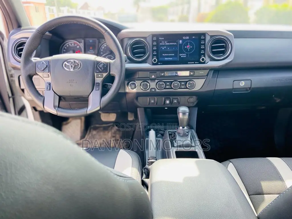 Toyota Tacoma 2023 White