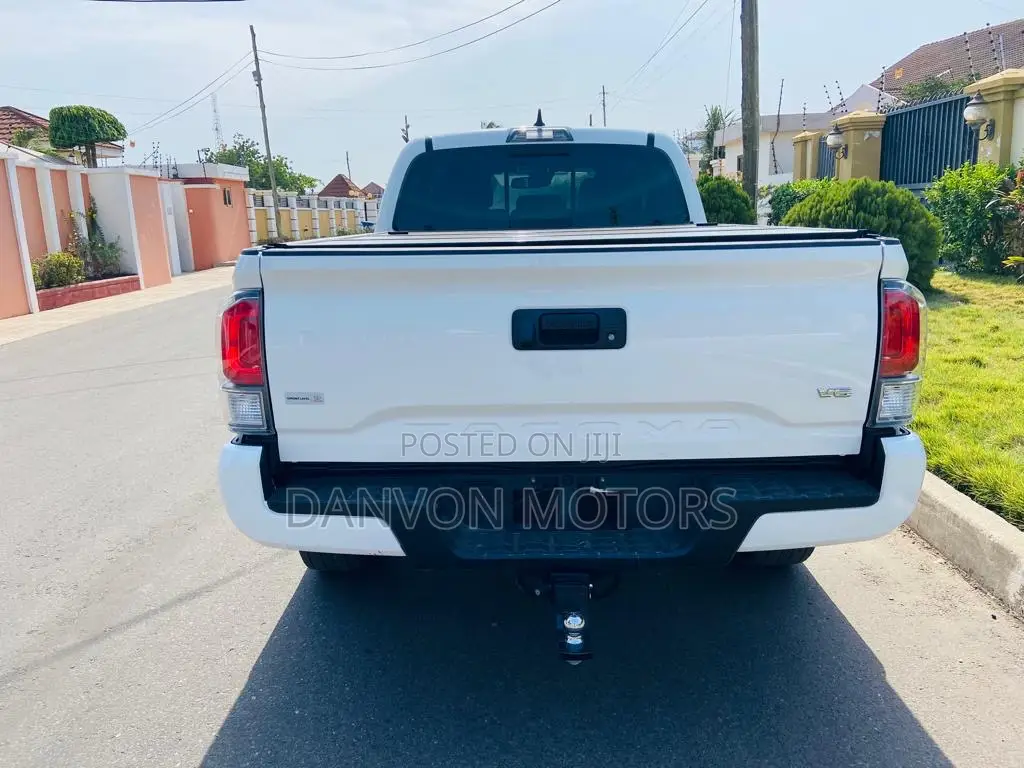 Toyota Tacoma 2023 White