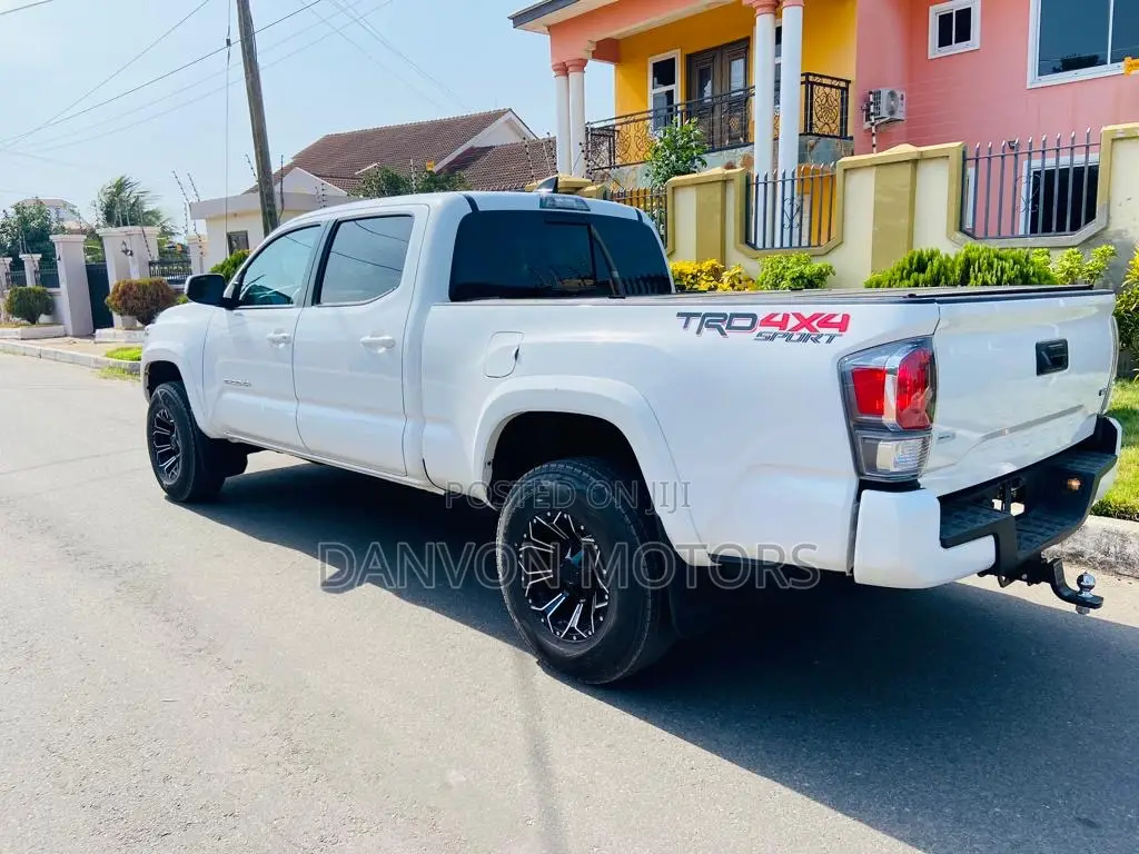 Toyota Tacoma 2023 White