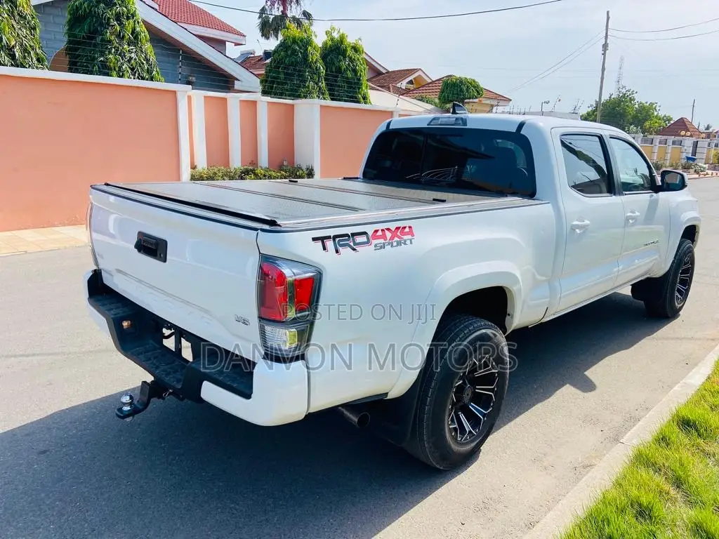 Toyota Tacoma 2023 White