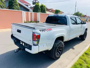 Toyota Tacoma 2023 White