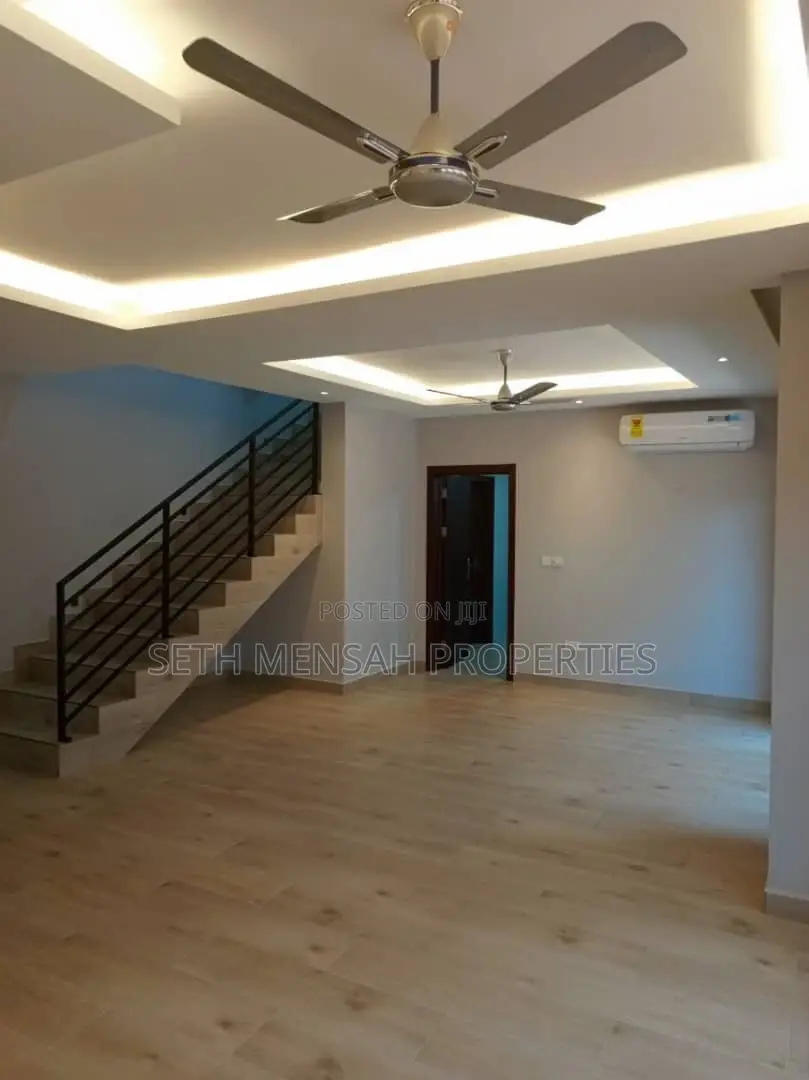 4bdrm House in Skm, Airport Residential Area for rent