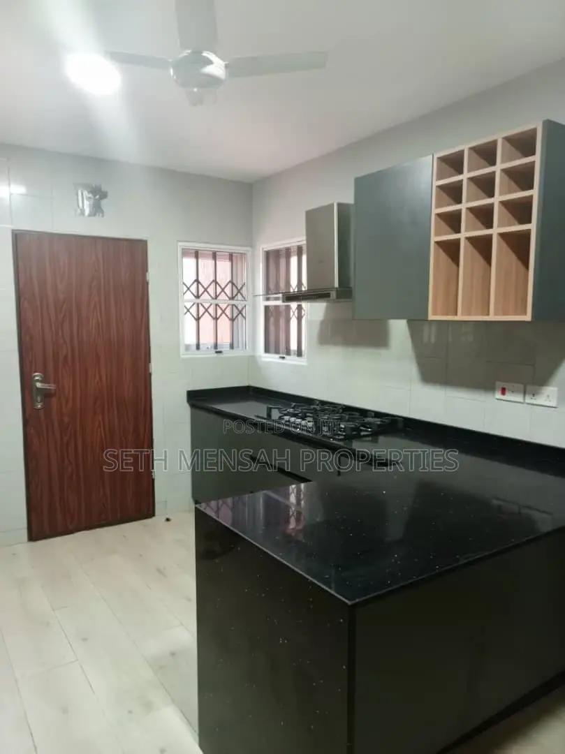 4bdrm House in Skm, Airport Residential Area for rent