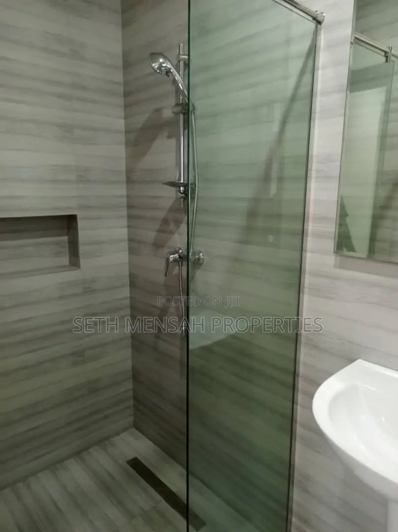 4bdrm House in Skm, Airport Residential Area for rent