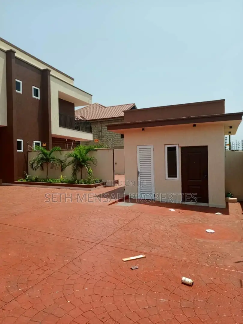 4bdrm House in Skm, Airport Residential Area for rent