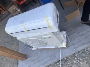 Samsung White Split Airflow 2.5hp R410 Gas