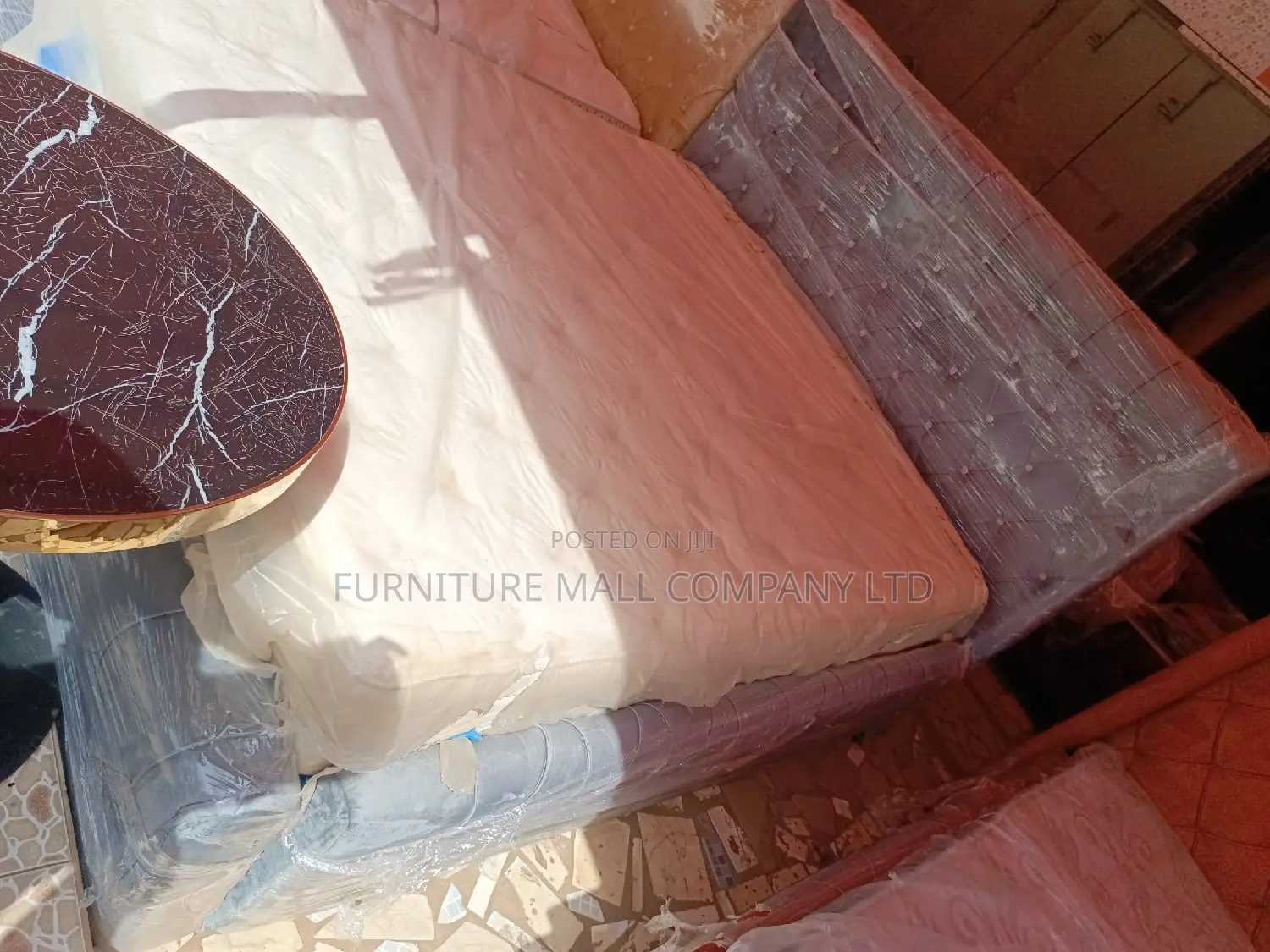FURNITURE MALL COMPANY King Bed and Mattress. Free Deli
