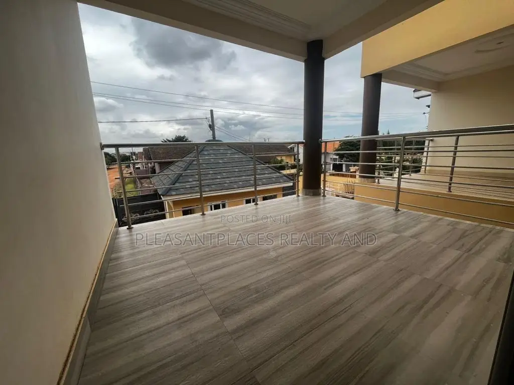 4bdrm Duplex in Pleasantplaces, East Legon for rent