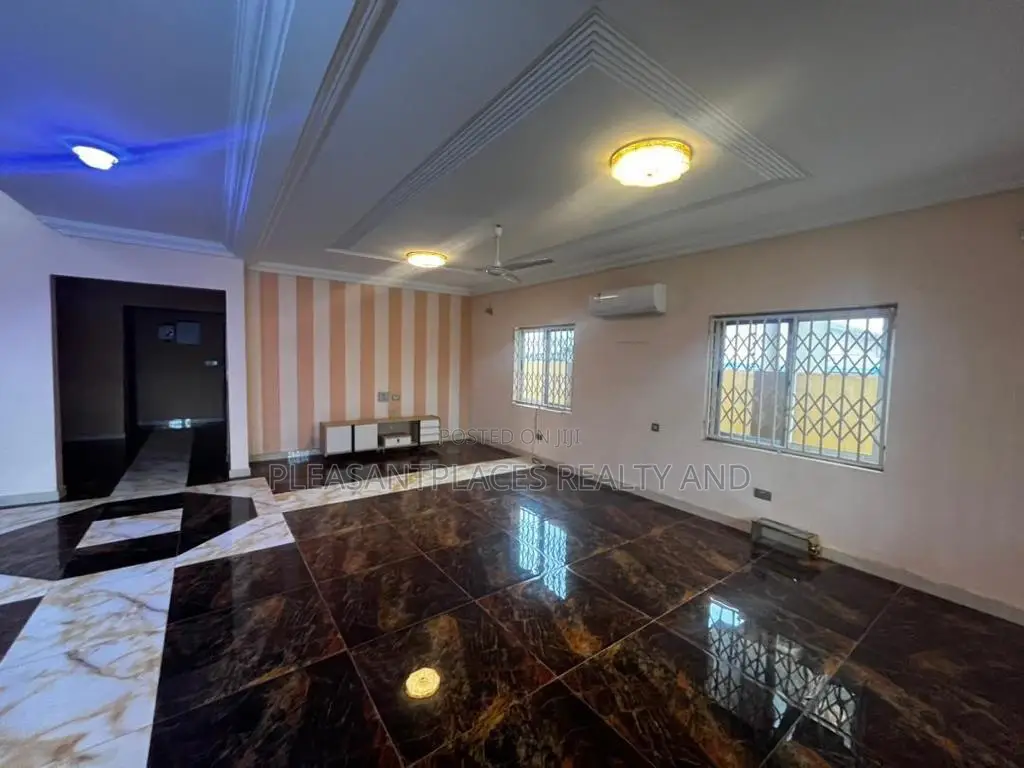 4bdrm Duplex in Pleasantplaces, East Legon for rent