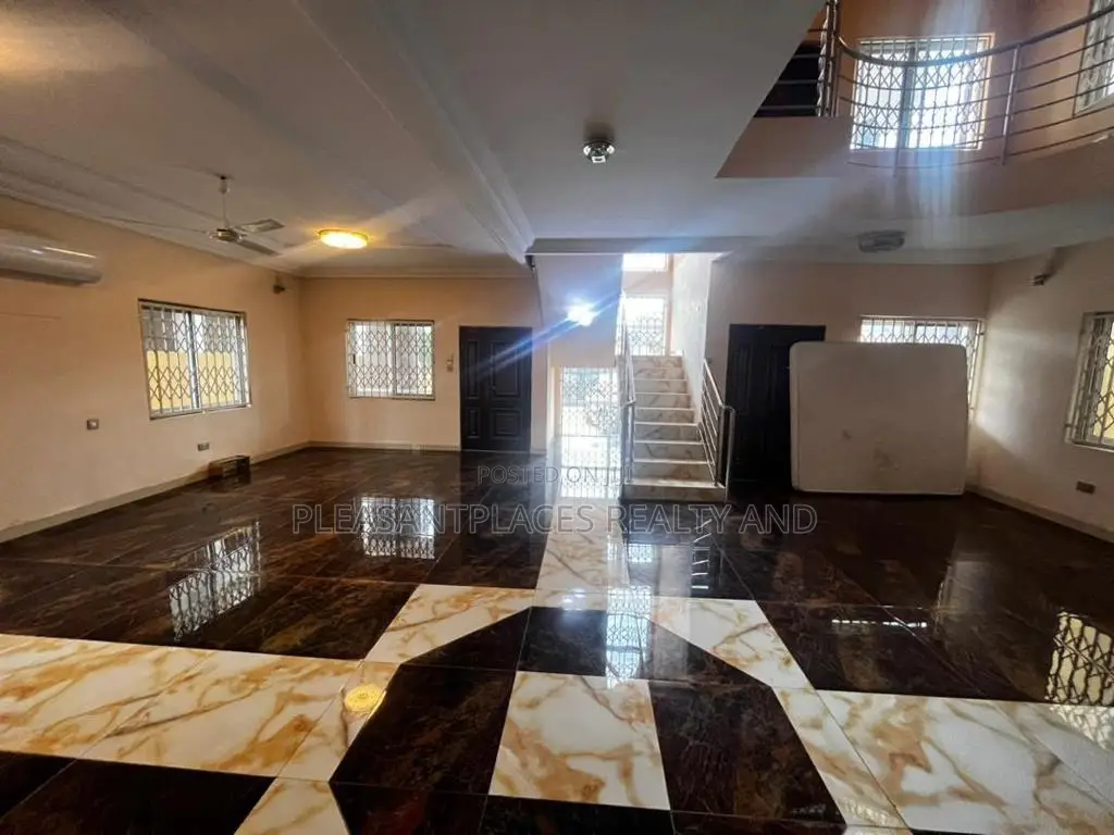 4bdrm Duplex in Pleasantplaces, East Legon for rent