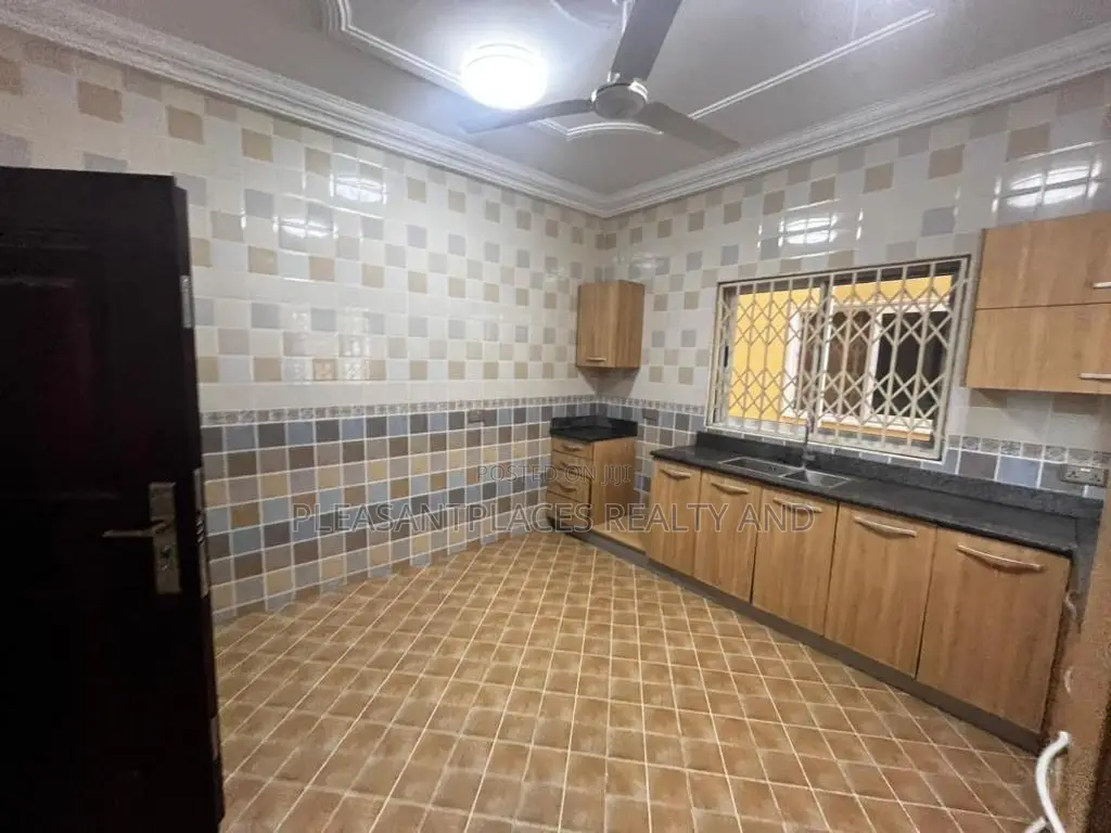 4bdrm Duplex in Pleasantplaces, East Legon for rent