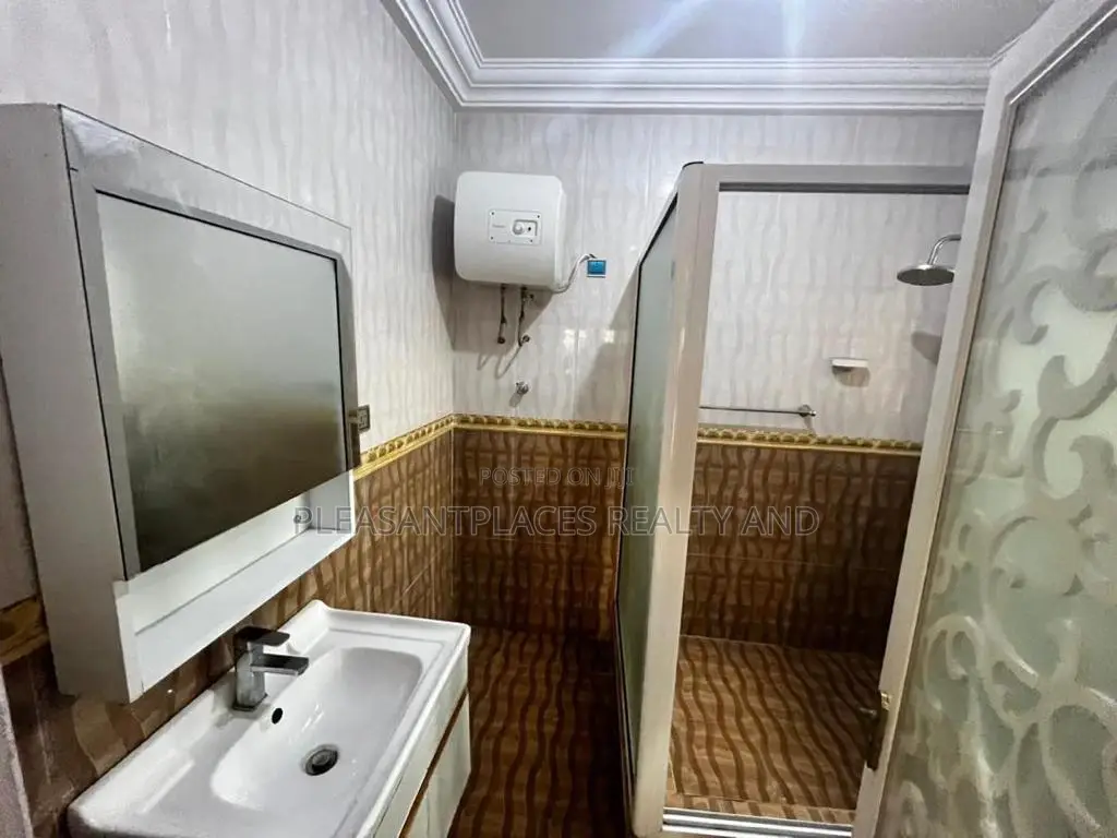 4bdrm Duplex in Pleasantplaces, East Legon for rent