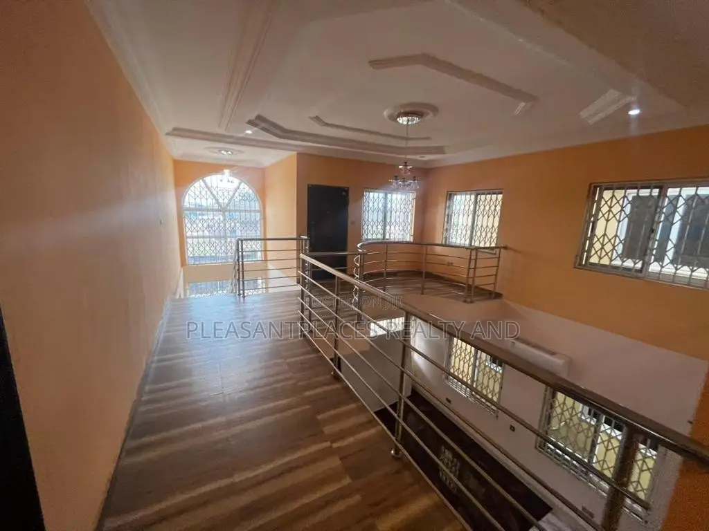 4bdrm Duplex in Pleasantplaces, East Legon for rent