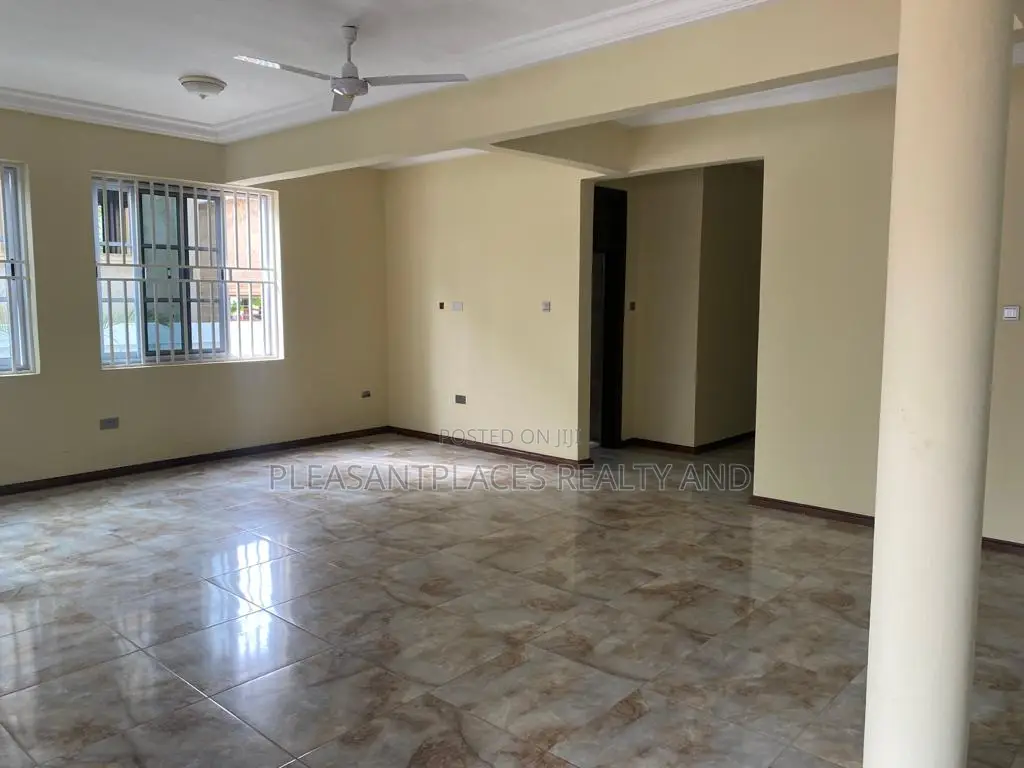 4bdrm Duplex in Pleasantplaces, East Legon for rent
