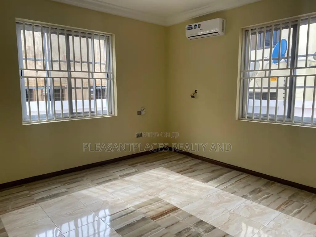 4bdrm Duplex in Pleasantplaces, East Legon for rent