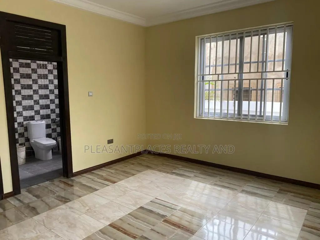 4bdrm Duplex in Pleasantplaces, East Legon for rent