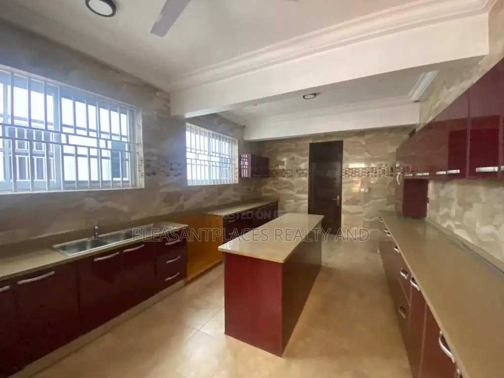 4bdrm Duplex in Pleasantplaces, East Legon for rent