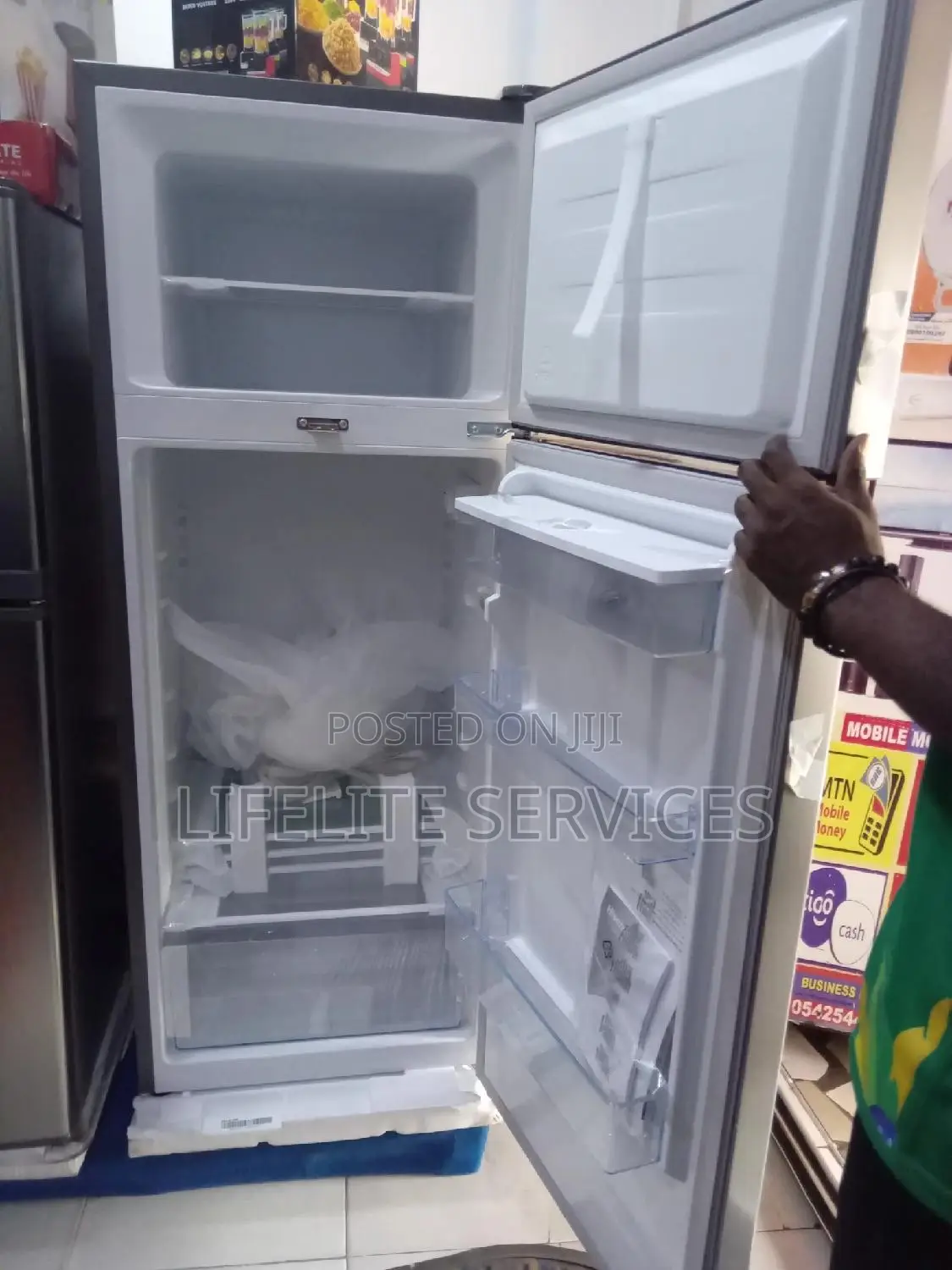 Hisense Fridge + Dispenser 205 Litres