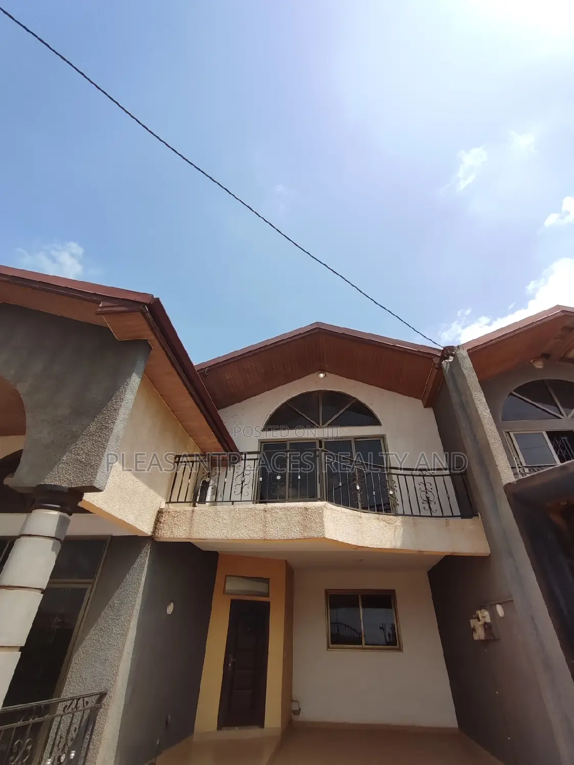 4bdrm Duplex in Pleasantplaces, East Legon for rent