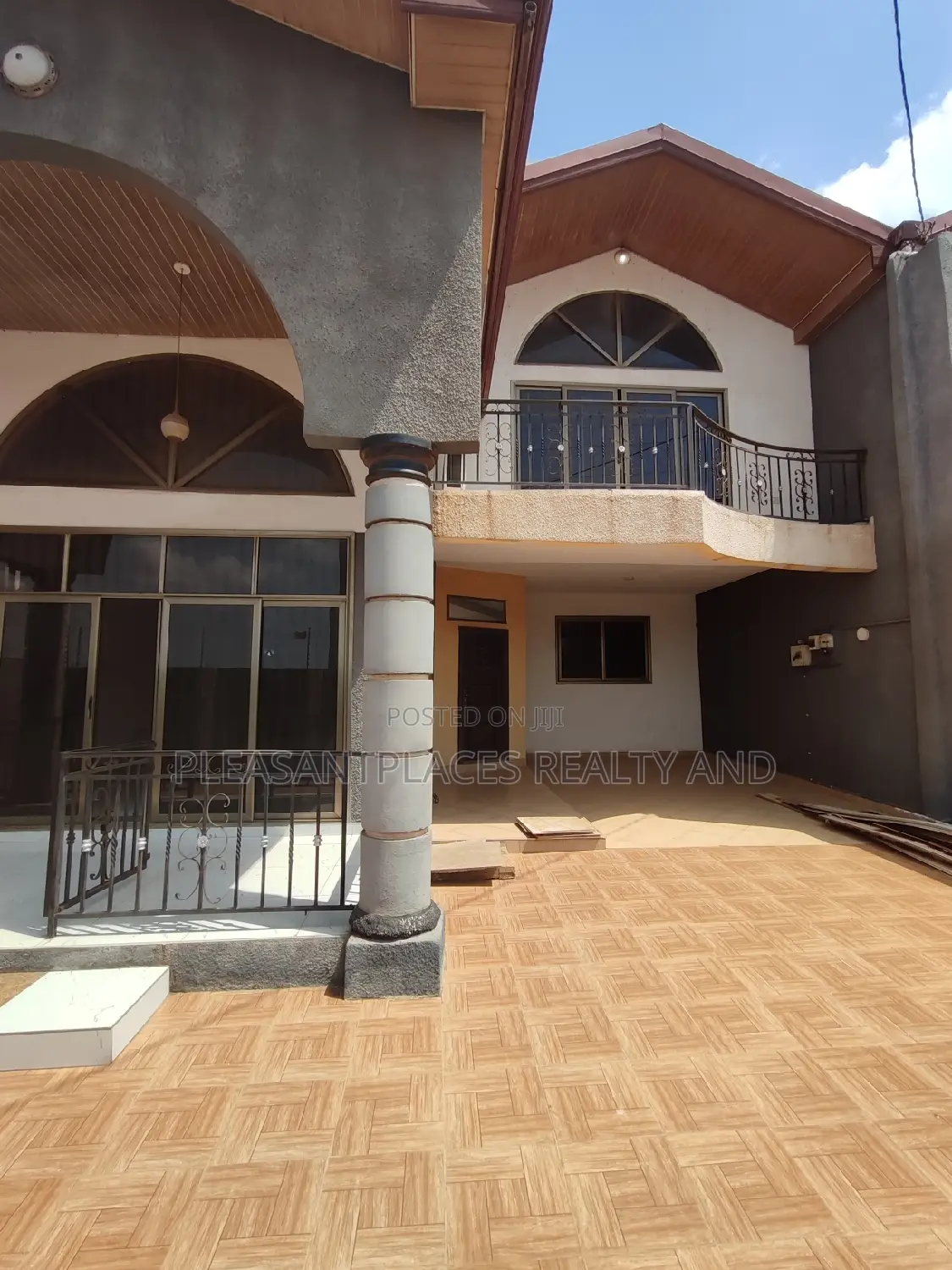 4bdrm Duplex in Pleasantplaces, East Legon for rent