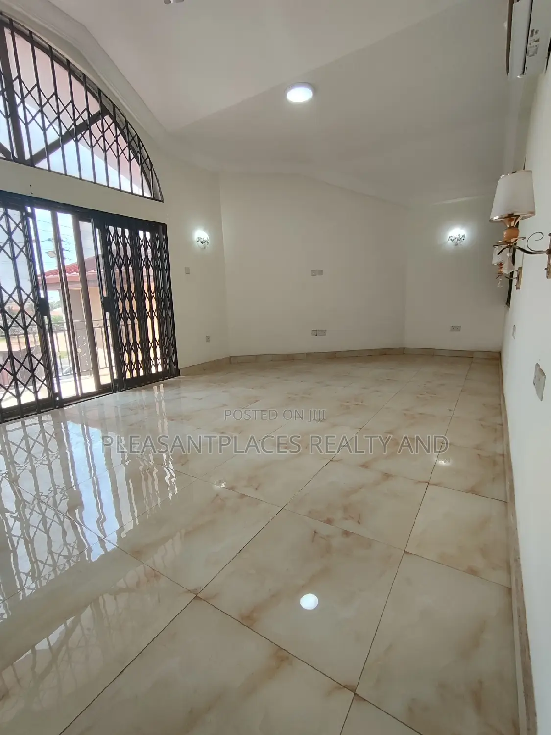 4bdrm Duplex in Pleasantplaces, East Legon for rent