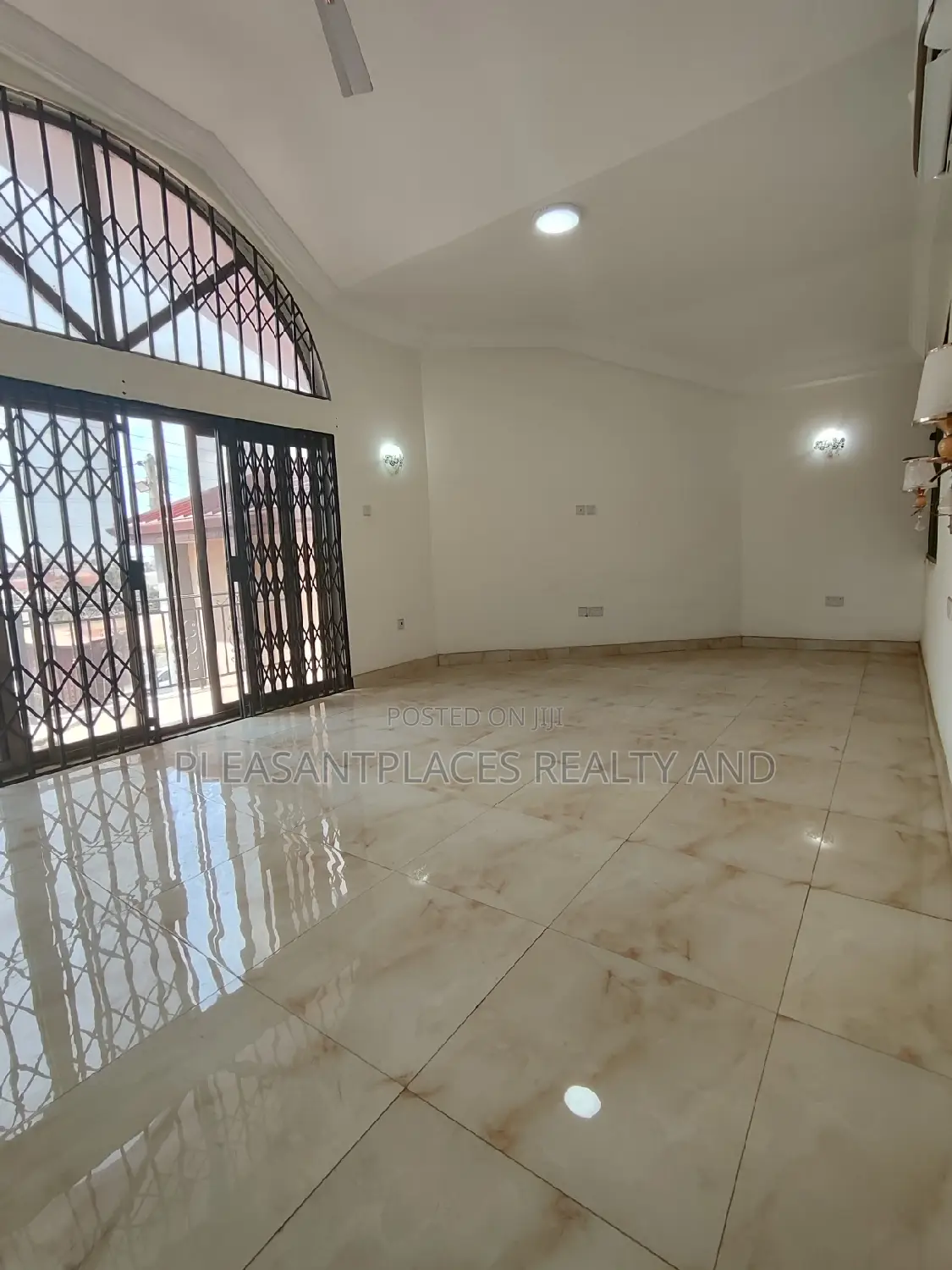 4bdrm Duplex in Pleasantplaces, East Legon for rent