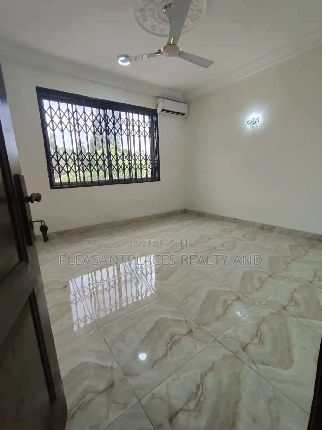 4bdrm Duplex in Pleasantplaces, East Legon for rent