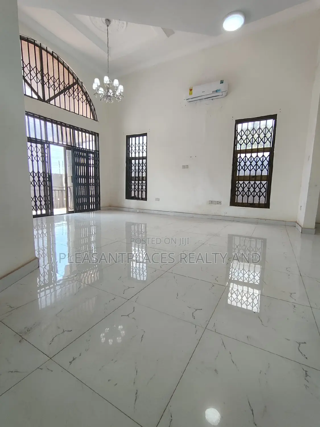 4bdrm Duplex in Pleasantplaces, East Legon for rent