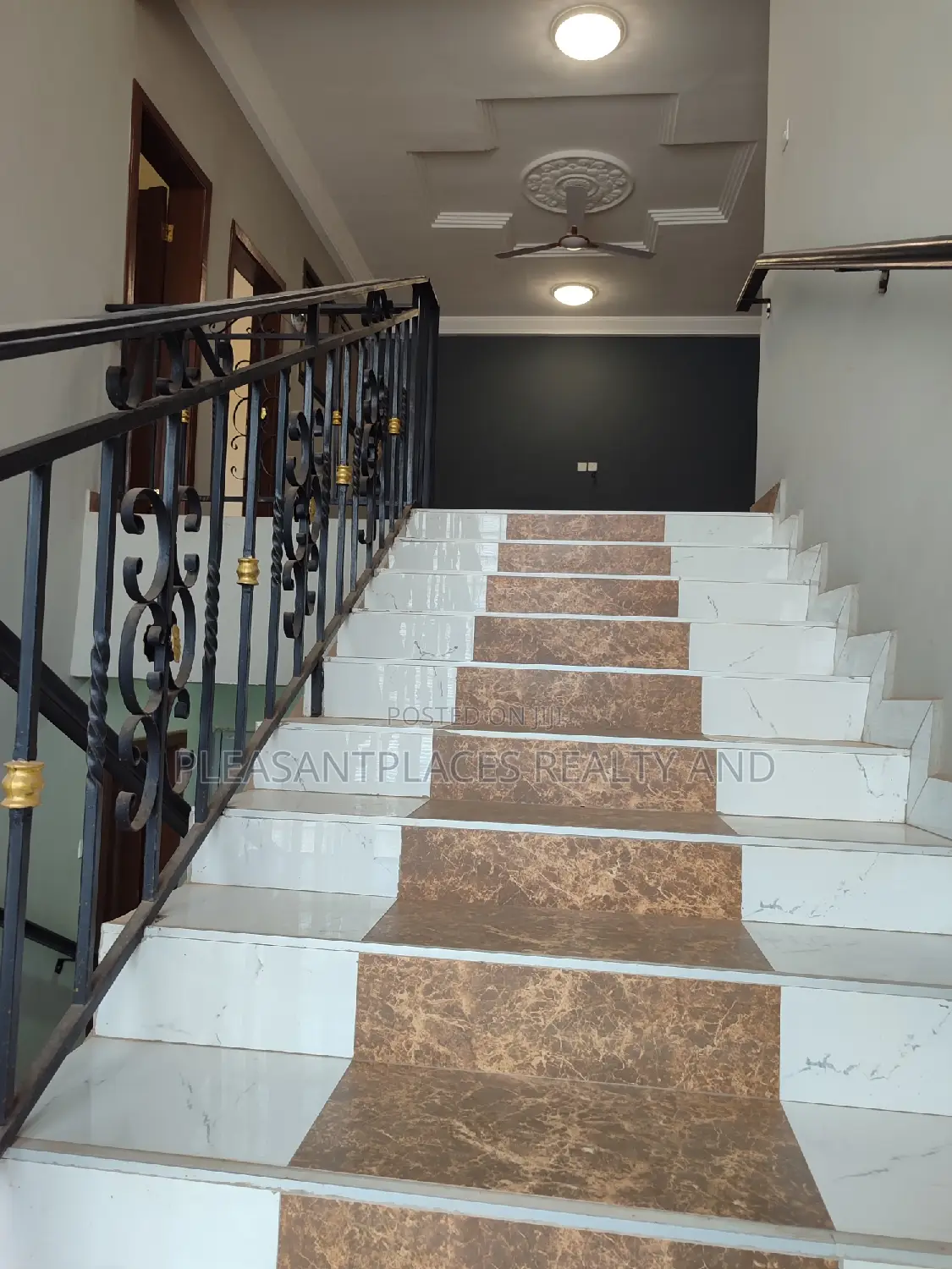 4bdrm Duplex in Pleasantplaces, East Legon for rent