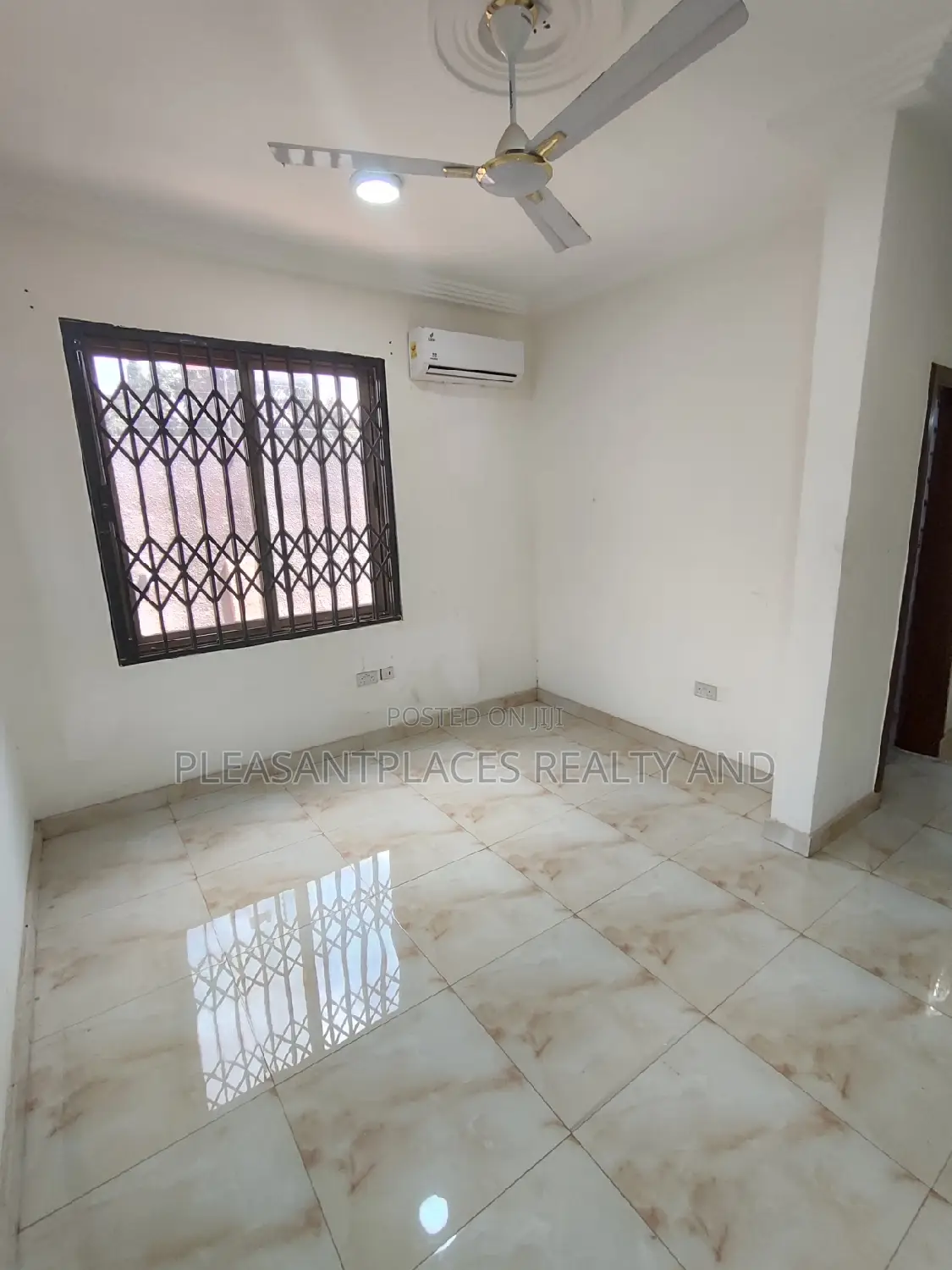 4bdrm Duplex in Pleasantplaces, East Legon for rent