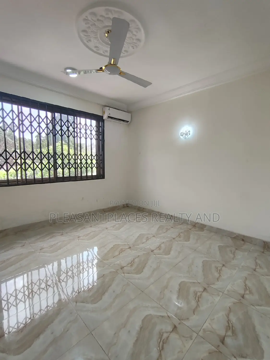 4bdrm Duplex in Pleasantplaces, East Legon for rent