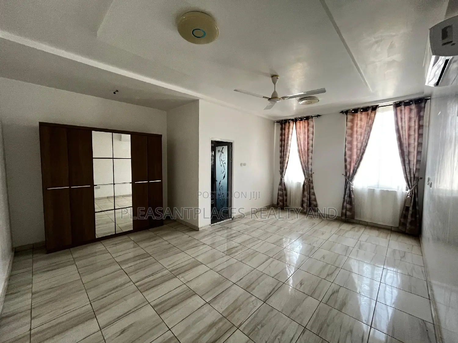 4bdrm Duplex in Pleasantplaces, Adjiriganor for sale